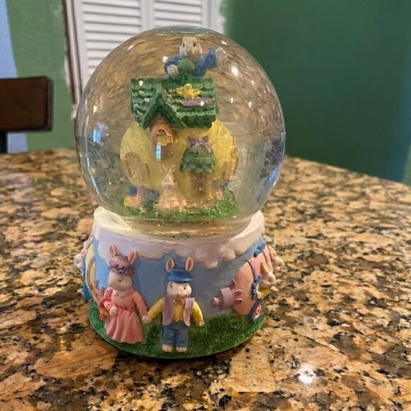 Bunny snow globe - Picture 1 of 4
